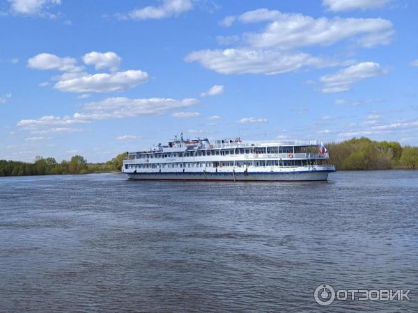 Теплоход Бородино на рейде в Рязани