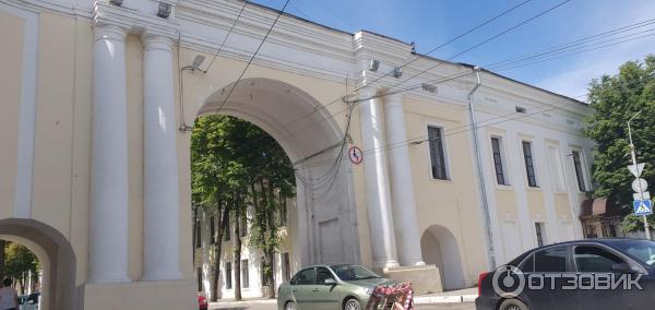 Рядом арка