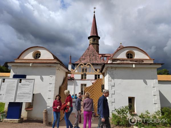 Приоратский дворец (Россия, Ленинградская область) фото