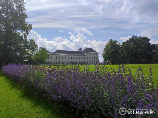 Летняя резиденция датской королевской семьи Grasten Palace (Дания, Грастен) фото