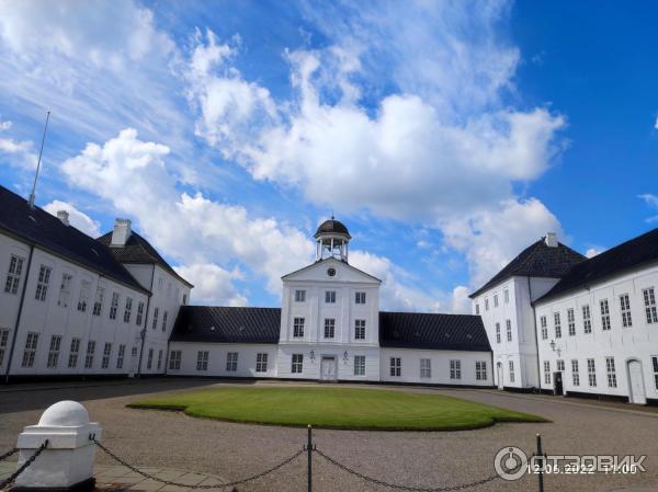 Летняя резиденция датской королевской семьи Grasten Palace (Дания, Грастен) фото