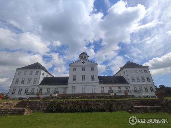 Летняя резиденция датской королевской семьи Grasten Palace (Дания, Грастен) фото