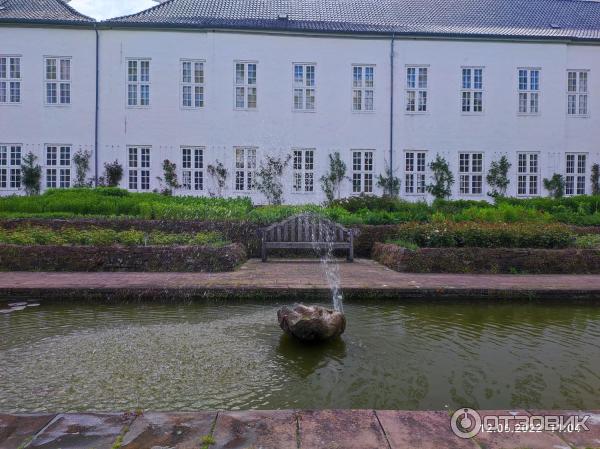 Летняя резиденция датской королевской семьи Grasten Palace (Дания, Грастен) фото