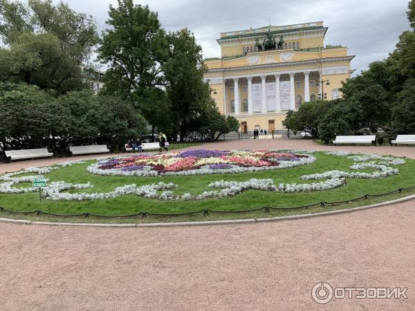 Вид на Александринский театр