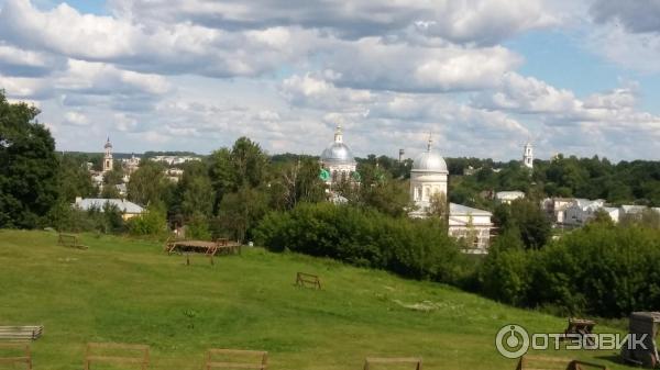 Вид на г. Торжок со смотровой площадки Новоторжского кремля. Фото 1