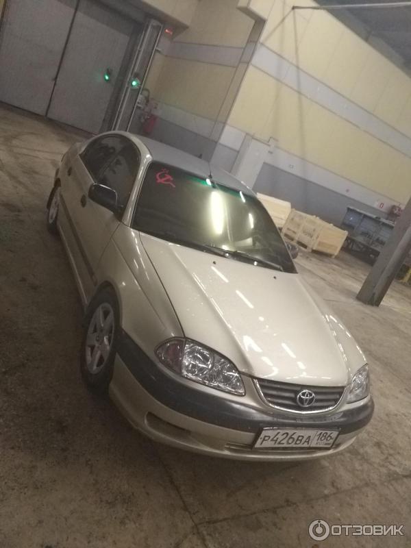 Автомобиль Toyota Avensis 2.0 седан (2001) фото