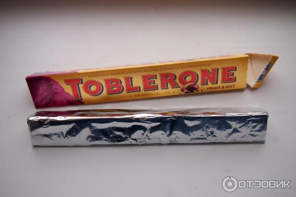 швейцарский молочный шоколад Toblerone с изюмом, медом и миндалем. Mondelez