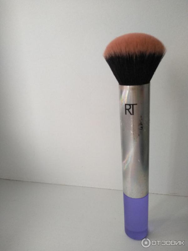 Кисть для румян Real Techniques Blush Brush фото