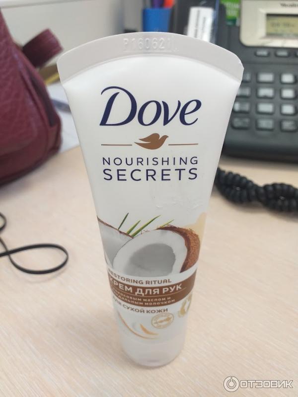 Крем для рук Dove Nourishing Secrets с кокосовым маслом и миндальным молочком фото