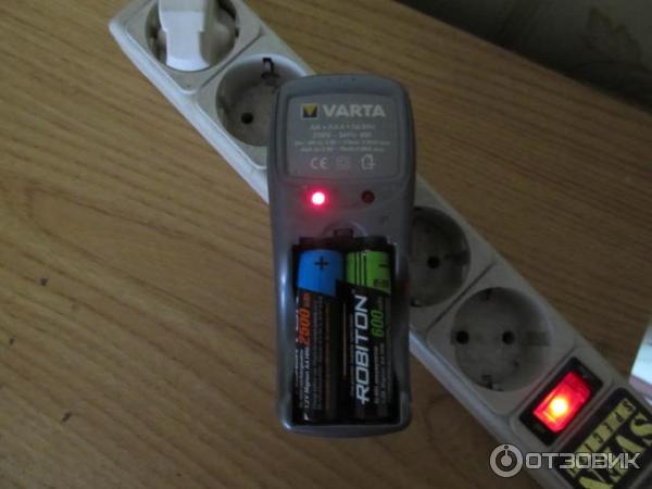 Зарядное устройство Varta Pocket Charger 57662 BLI 1 фото