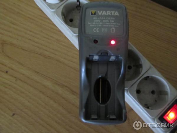 Зарядное устройство Varta Pocket Charger 57662 BLI 1 фото