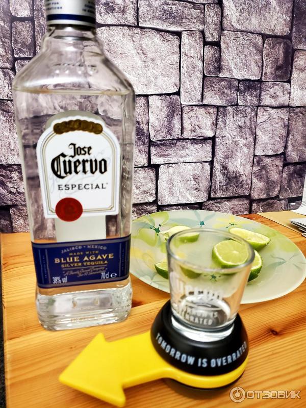 Текила Jose Cuervo Silver фото