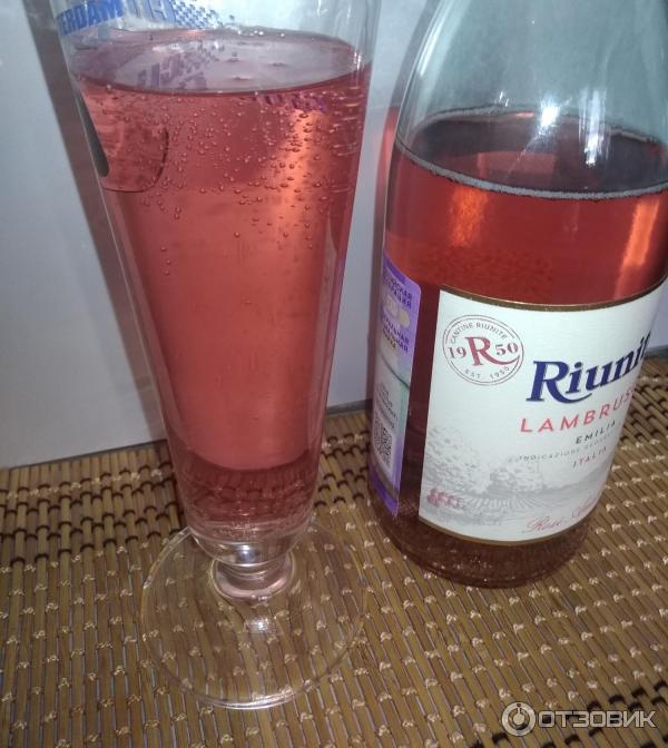 Вино Riunite Lambrusco Rose Emilia фото