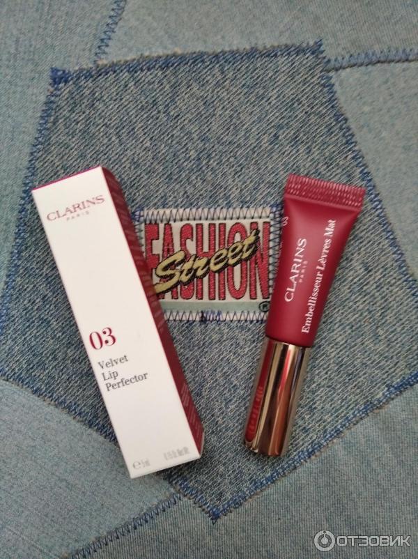 Clarins блеск mulberry glow. Clarins natural Lip Perfector 03. Clarins тон 19 natural Lip. Clarins Velvet Lip Perfector 01. Clarins Lip Perfector 02.