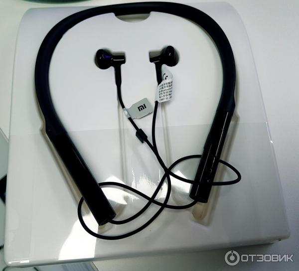 Беспроводные наушники Xiaomi Mi Bluetooth Neckband Earphones фото