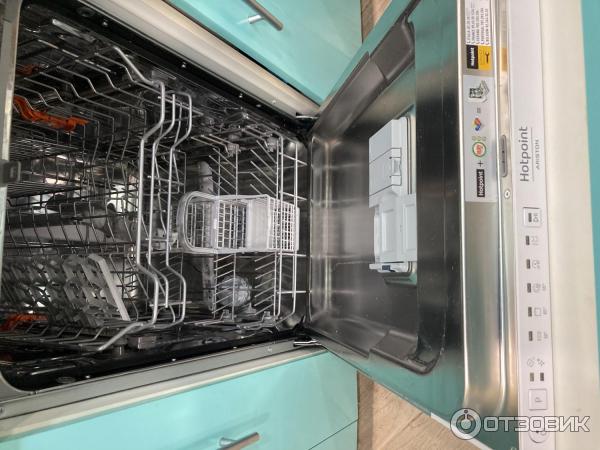 Встраиваемая посудомоечная машина Hotpoint-Ariston HSIE 2B19 фото