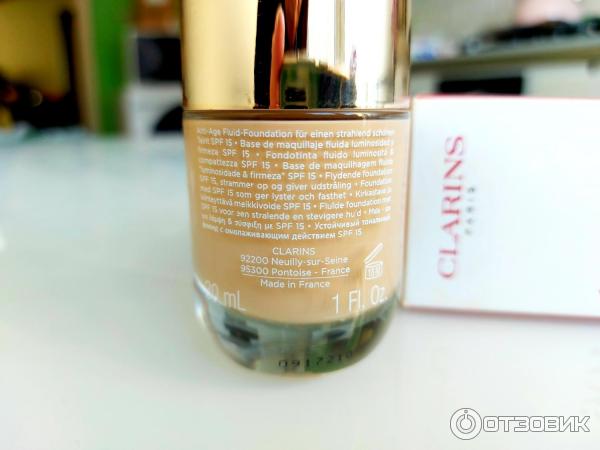 Устойчивый тональный флюид Clarins Everlasting Youth Fluid SPF 15 фото