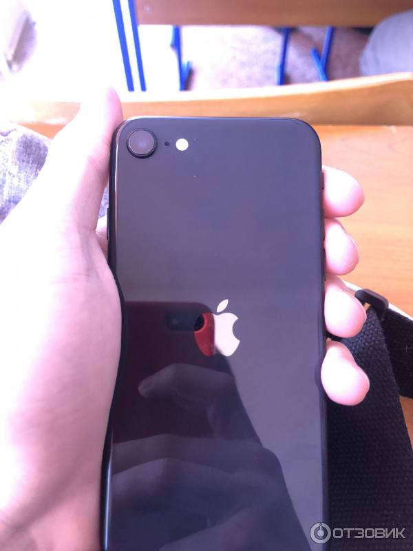 Смартфон Apple iPhone SE 2020 фото