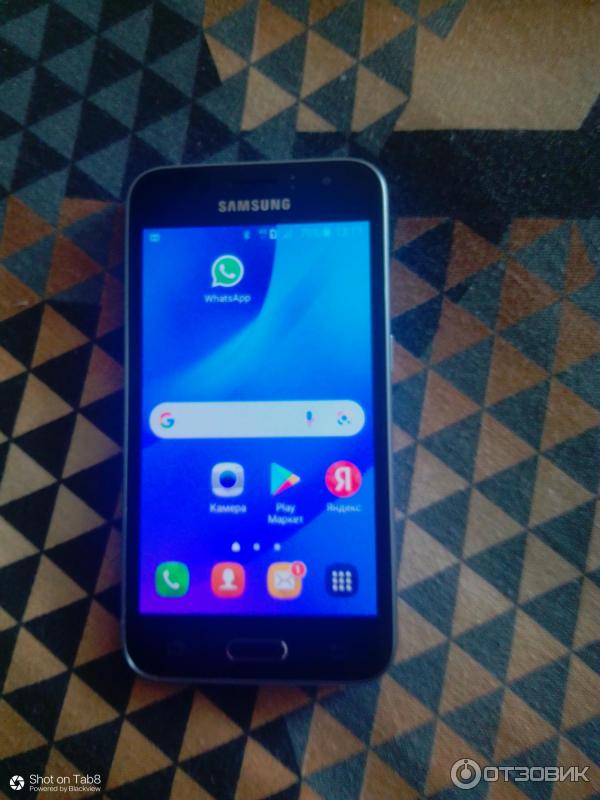 Смартфон Samsung Galaxy J1 фото