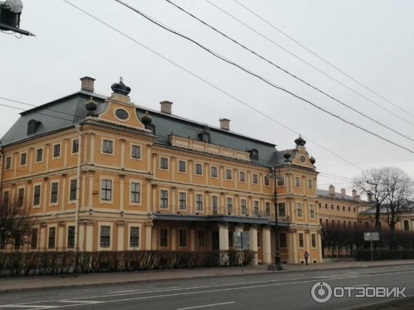 Пешая прогулка по набережной Невы на Васильевском острове (Россия, Санкт-Петербург) фото