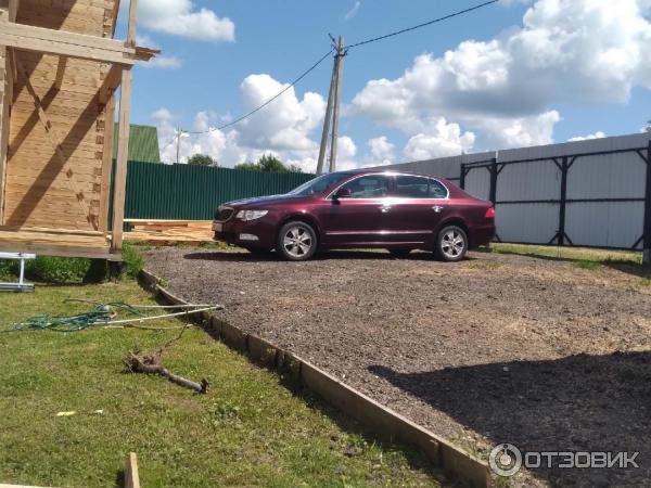 Автомобиль Skoda Superb седан фото