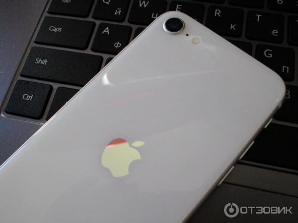 Смартфон Apple iPhone SE 2020 фото