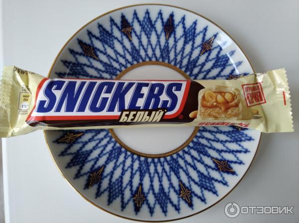 Шоколадный батончик Snickers White.