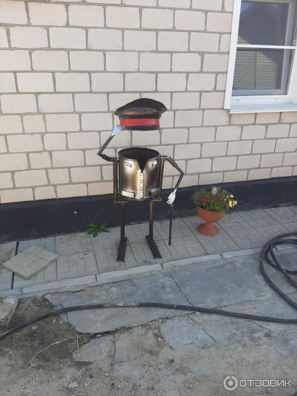 Интересно сделана мусорка)))