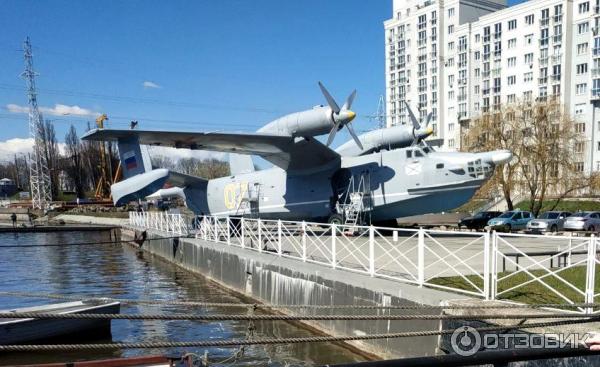 Самолёт на набережной Калининграда