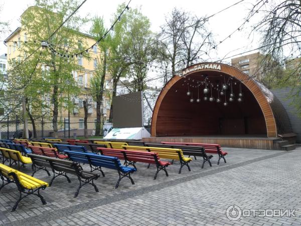 Афиша сада баумана. Сад баумана сцена. Сад имени баумана кинотеатр. Zona tango в саду им. Сад имени баумана выставка.