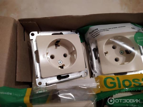 Розетки и выключатели Schneider Electric Glossa фото