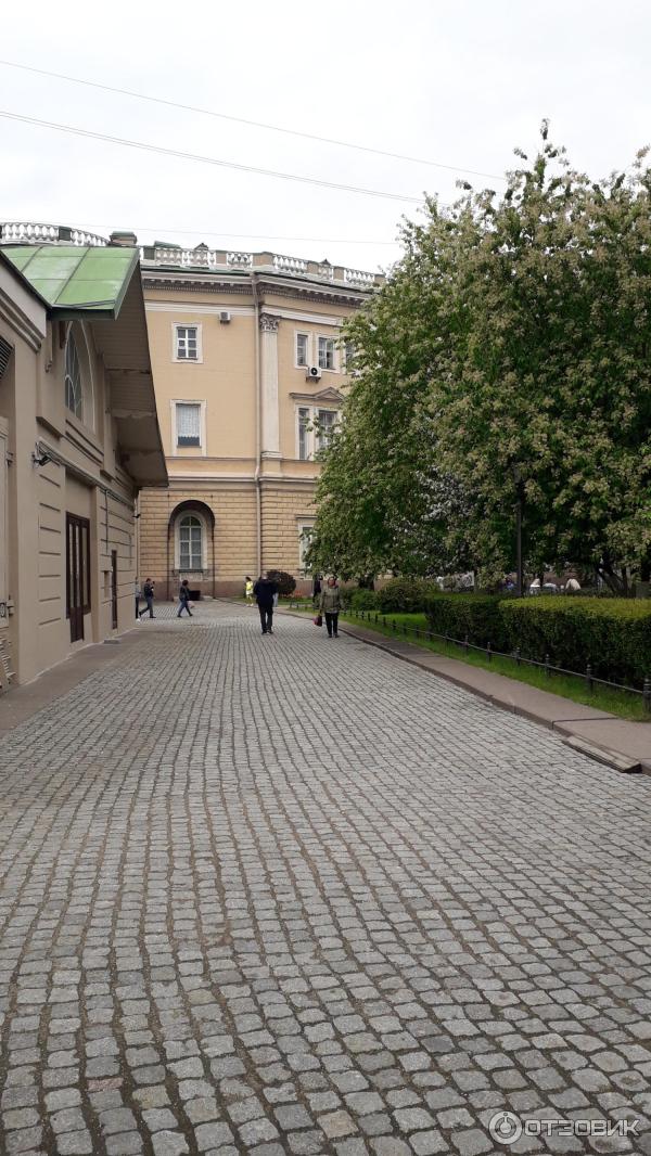 Сад Мариинского дворца в Санкт-Петербурге. Садик Мариинского дворца СПБ. Сад Мариинского дворца Питер. Сад Мариинского дворца фото.