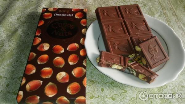 Молочный шоколад с цельным фундуком Choco Nuts в разрезе