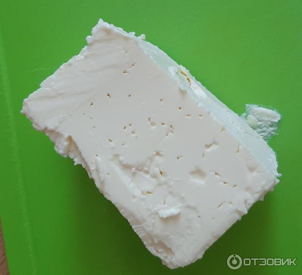 Сыр рассольный Greenland feta white cheese.