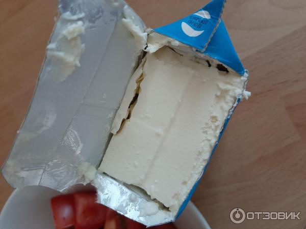 Сыр рассольный Greenland feta white cheese.