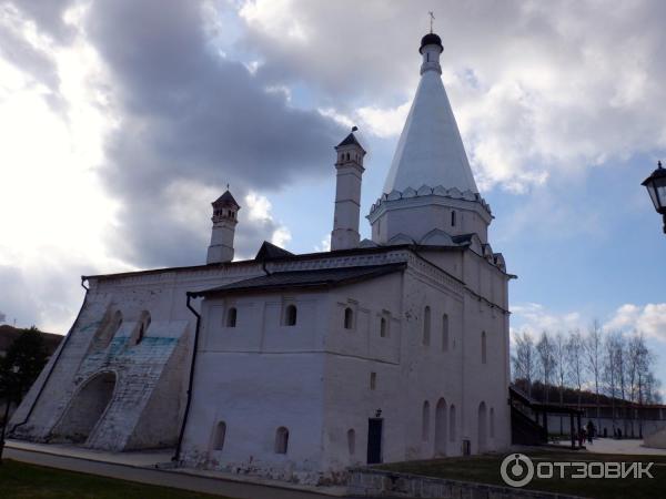 Введенская церковь в монастыре