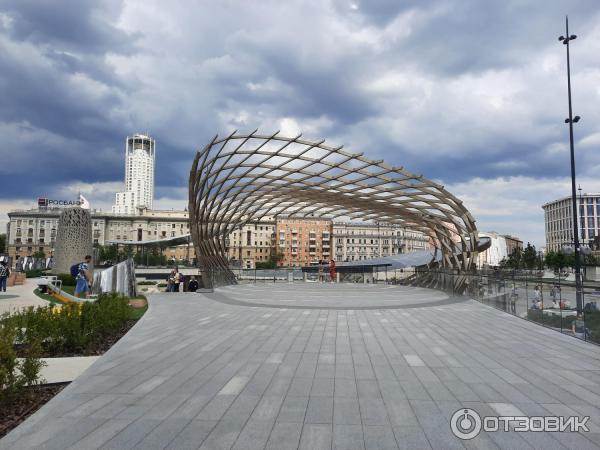 Павелецкий парк москва фото. Ландшафтный парк Павелецкая. Ландшафтный парк на Павелецкой площади. Павелецкий парк Москва. Ландшафтный парк Павелецкий вокзал.