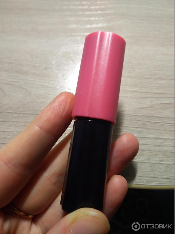 Помада-блеск Shiseido Lacquer Rouge фото