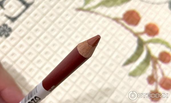 Как открутить карандаш для губ