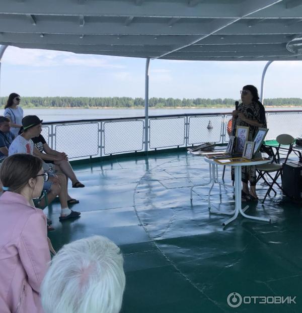 Прогулка на теплоходе тольятти. Люди на теплоходе. Прогулочный круиз Нижний Новгород. Прогулка на теплоходе Нижний Новгород. Теплоход Светлояр Нижний Новгород.
