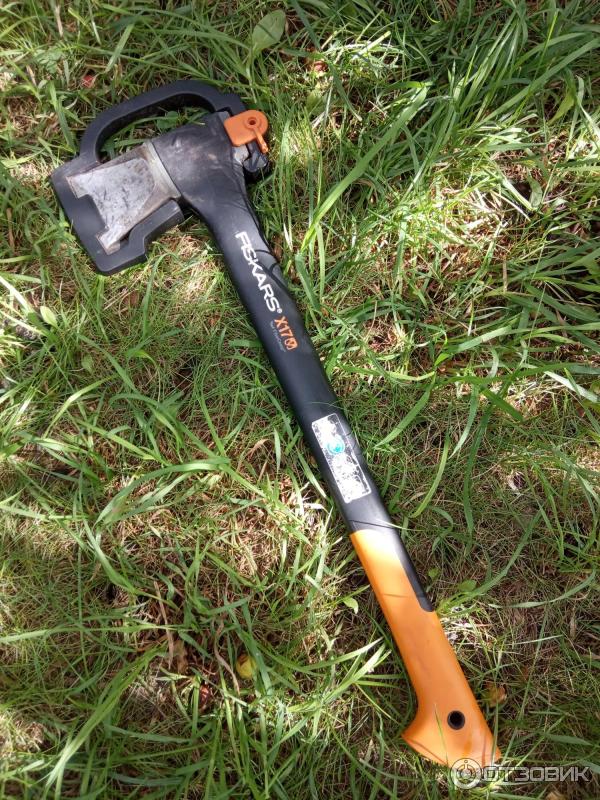 Универсальный топор Fiskars X17 фото