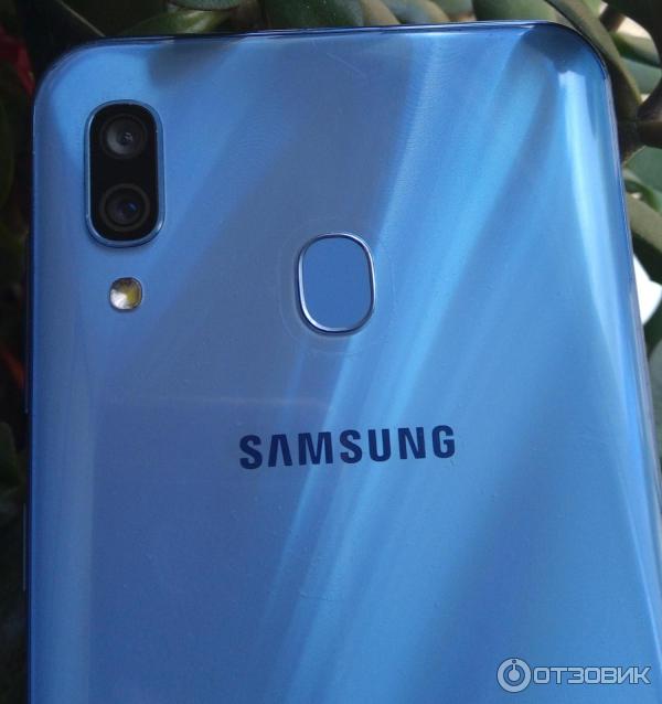 Смартфон Samsung Galaxy A30 фото