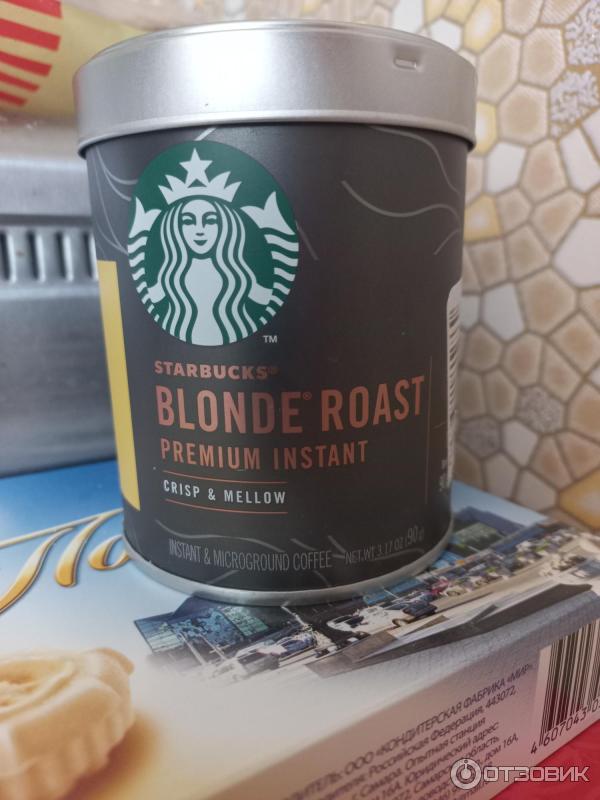 Айс кофе старбакс. Кофе blonde. Starbucks blonde roast. Чай кофе в упаковке. Starbucks blonde roast.