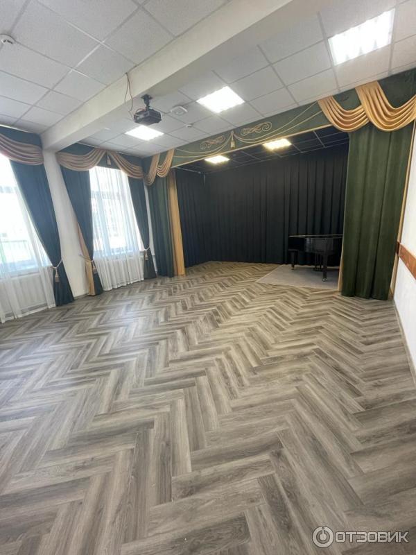Отзыв о Напольные покрытия Damy Floor Покрытие Damy Floor для школьного актового