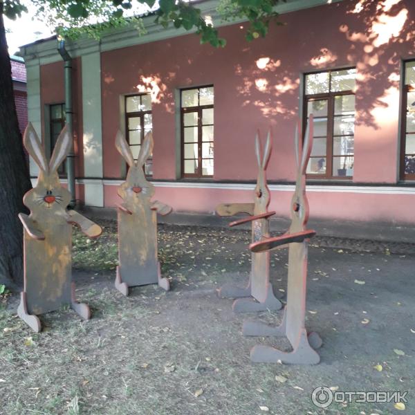 Скульптура в Петропавловской крепости на Заячьем острове (Россия, Санкт-Петербург) фото