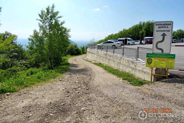 Вид на Лермонтов и гору Шелудивая. В хорошую погоду отсюда и Эльбрус видно.