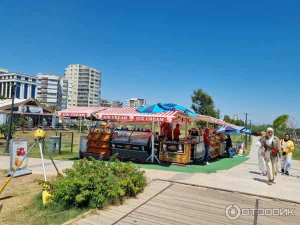 Турецкое мороженое у водопада Нижний Дюден