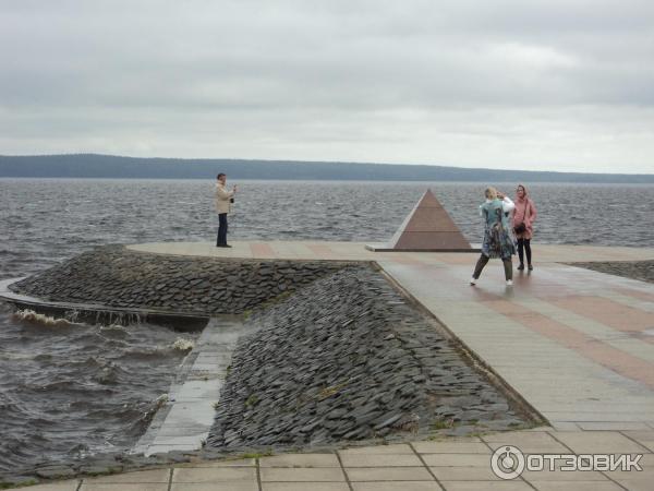 Набережная Онежского озера (Россия, Петрозаводск) фото