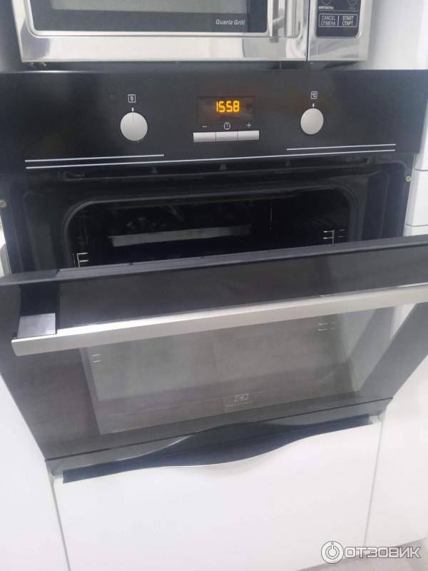 Духовой шкаф Electrolux EZB52410AK фото