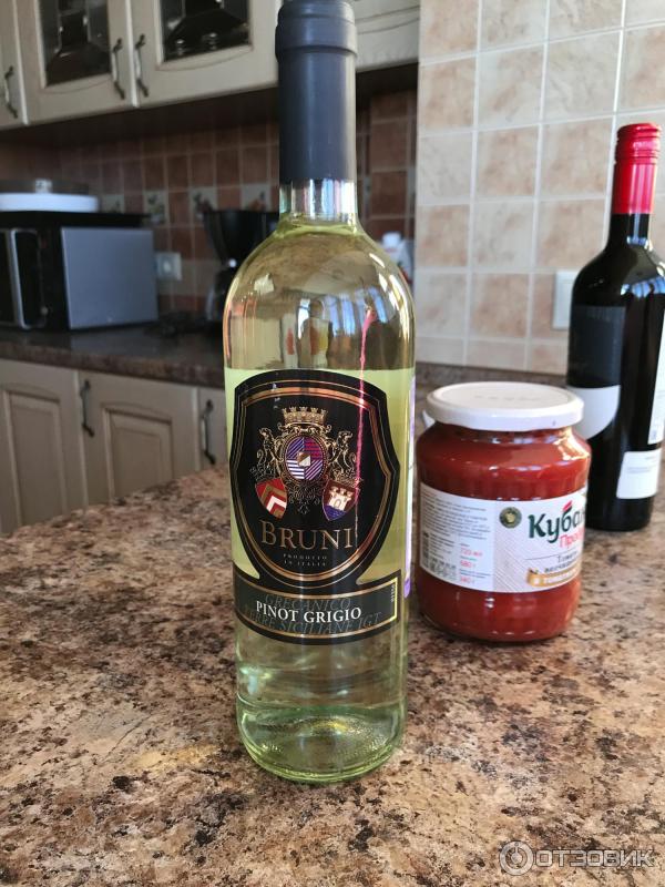 Бутылка белого Bruni Pinot Grigio